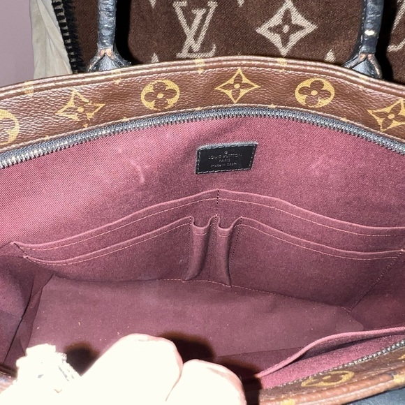 Louis Vuitton work bag. - Picture 3 of 11